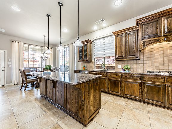 3rd image of 6408 Castle Rock Cir