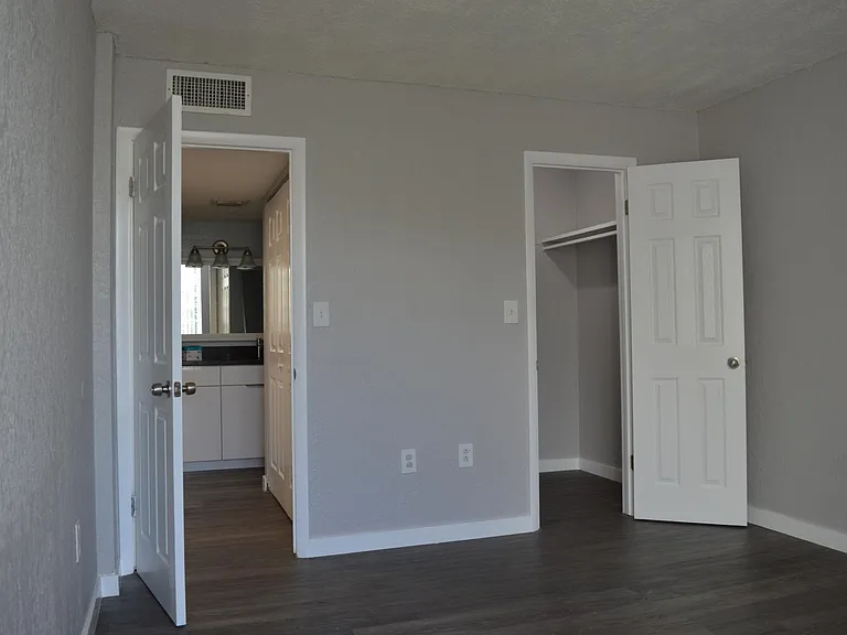 8860 Fontainebleau Blvd #504 — Photo 5