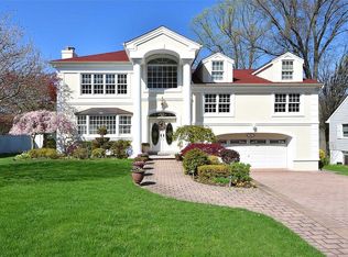 70 Pinewood Rd, Manhasset, NY 11030