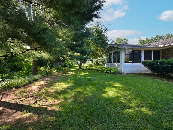 5th image of 1019 Sassafras Ln