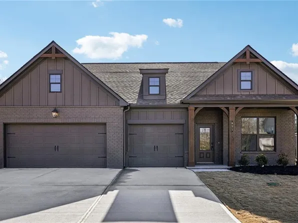 921 Winding Rose Dr, Hoschton, GA 30548