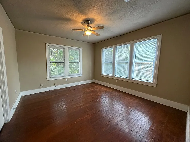 1402 E Highland Blvd — Photo 10