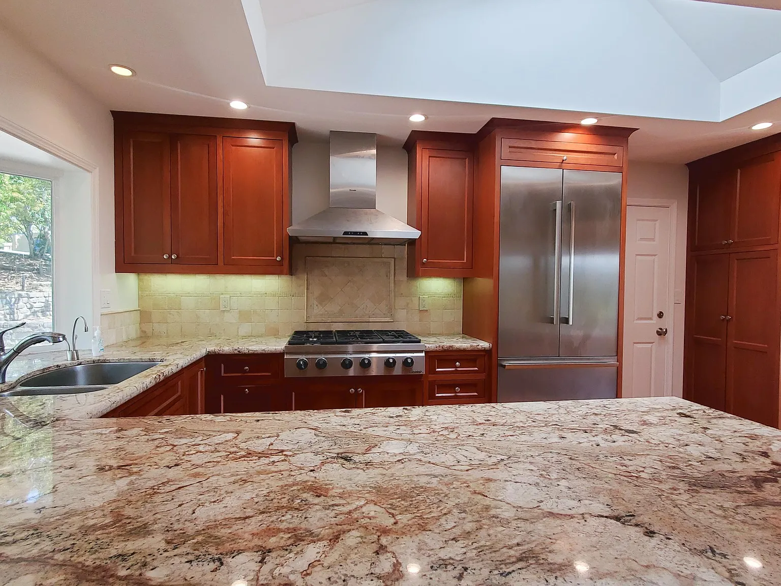 4 bed, 1900 sqft, $6,500 — Photo 3