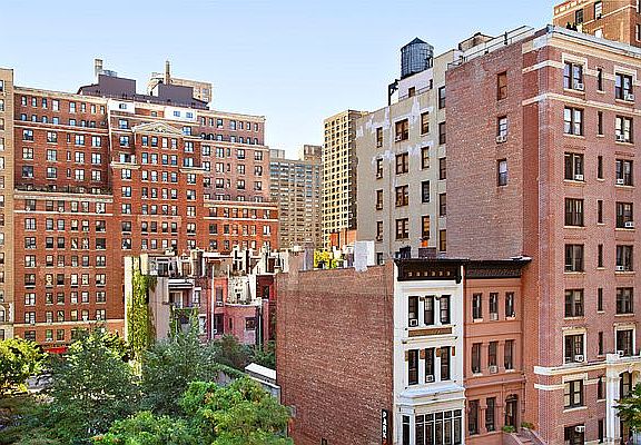 3rd image of 211 W 71st St APT 8C
