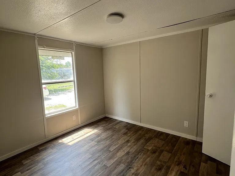 129 Allison Ln — Photo 2