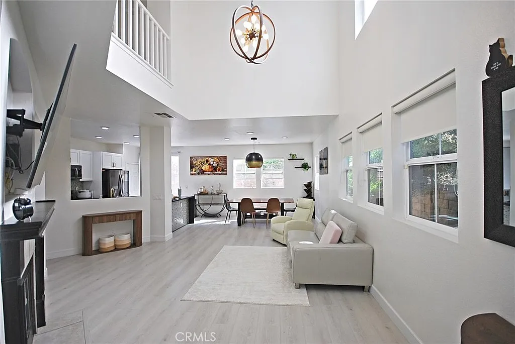 3 bed, 2.5 bath, 1798 sqft, $3,900 — Photo 4