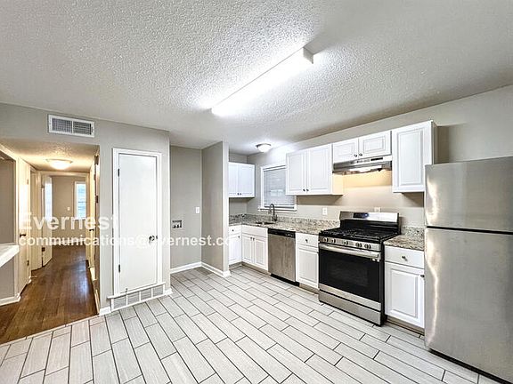 3rd image of 1369 Bennington Dr