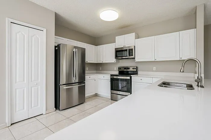 4648 Fairy Tale Cir — Photo 3