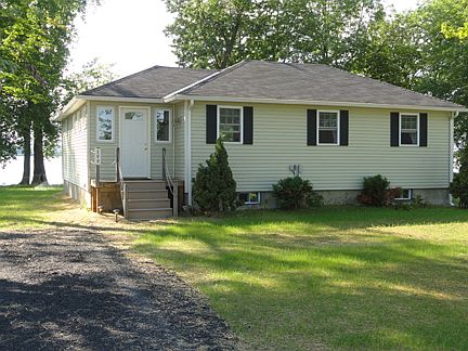 Lakefront Cottage!