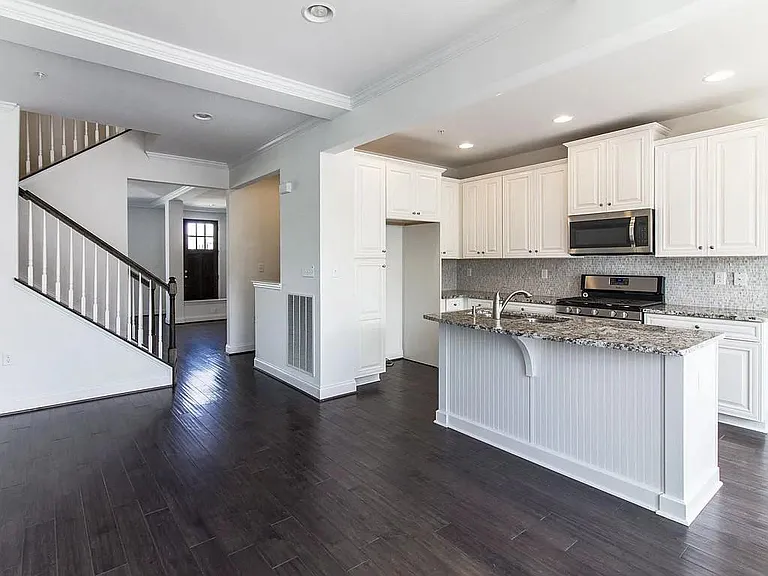 413 Old Farm Ln — Photo 6