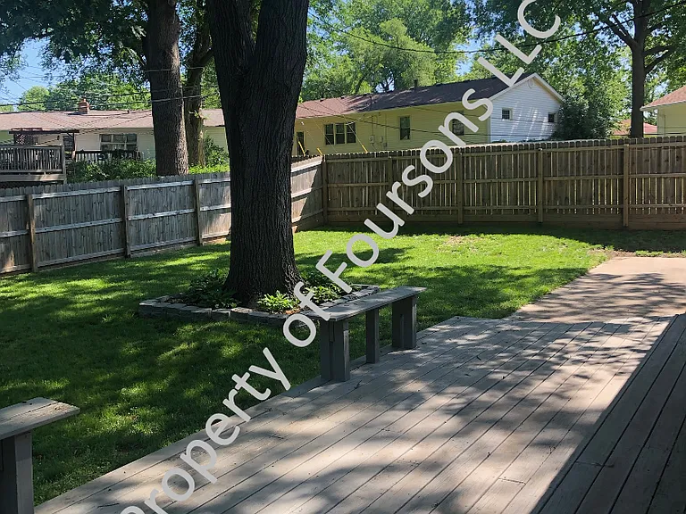 7908 W 92nd St — Photo 11