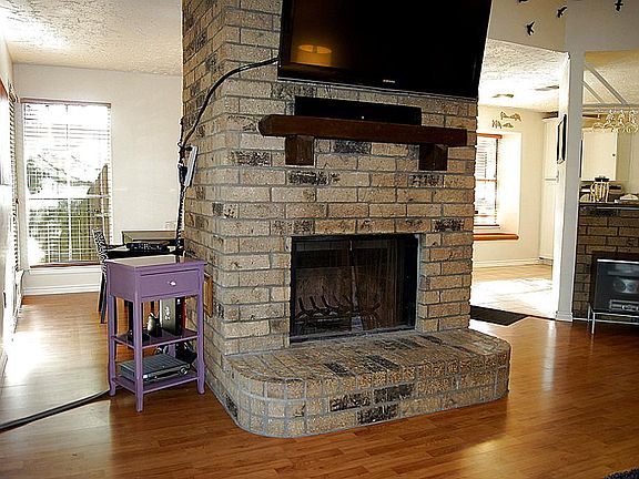 3rd image of 430 Village Creek Dr