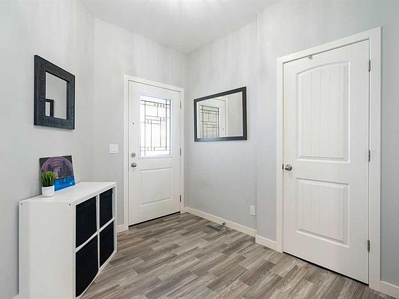 2nd image of 642 W Kingsmere Way SE