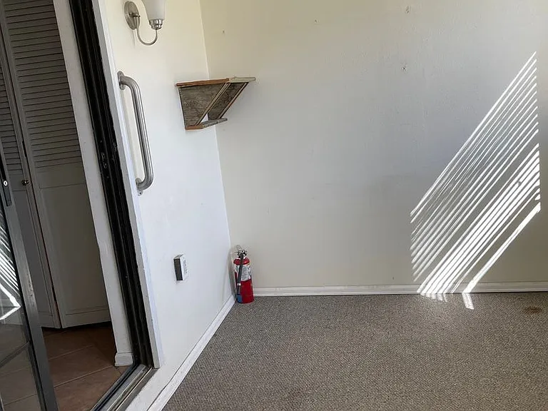 1118 Macon Ave — Photo 11