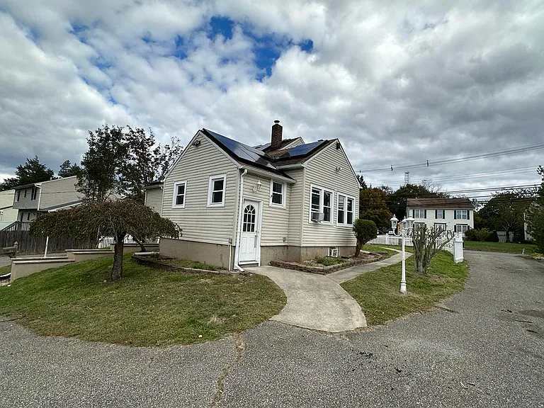 1114 Old Freehold Rd — Photo 38