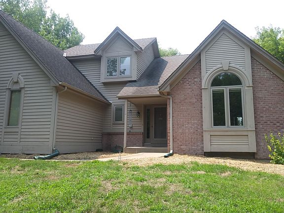 2nd image of 2010 Evergreen Ln