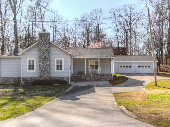 1517 Glendale Dr NE, Dalton, GA 30721