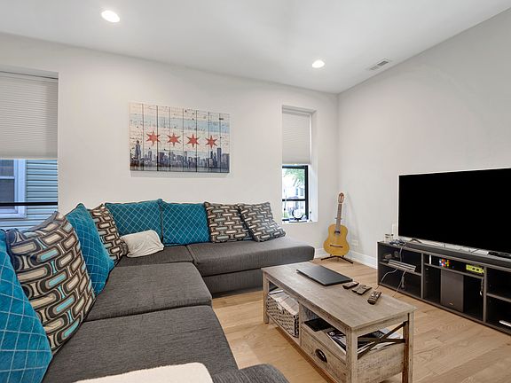 4th image of 3800 W Altgeld St #204