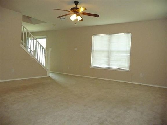 4th image of 2204 Bluebonnet Dr