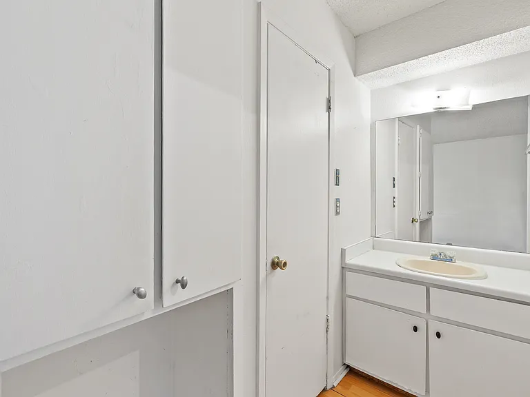 515 Krebs Ln #204 — Photo 5