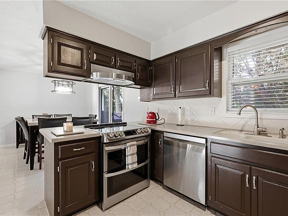 5th image of 15306 W 121st Ter