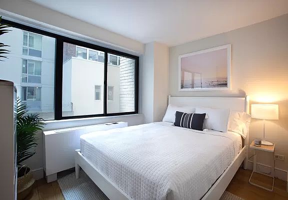 4th image of 230 E 44th St APT 5P