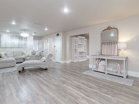 2nd image of 4219 Clover Ave