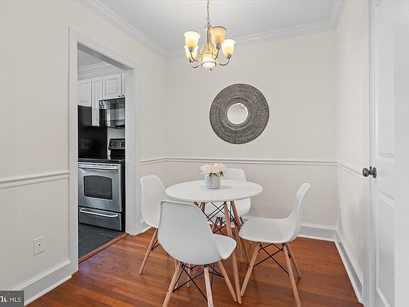 5th image of 820 S Washington St #327