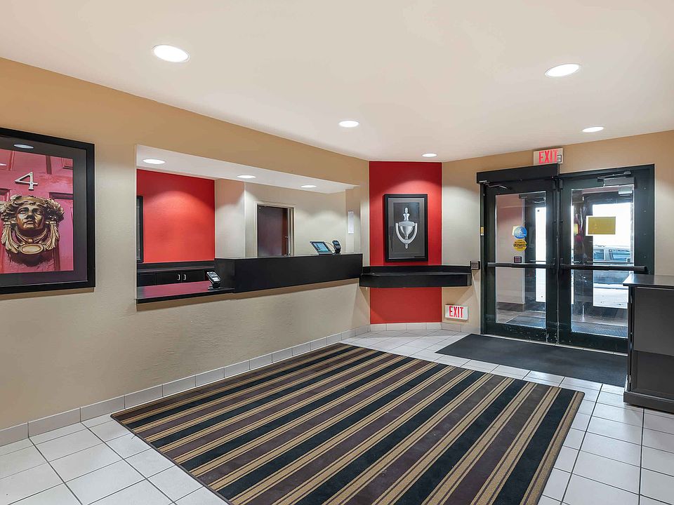 Lobby and Guest Check-in