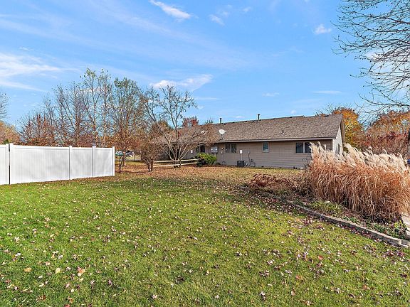 4th image of 1902 Lupine Dr
