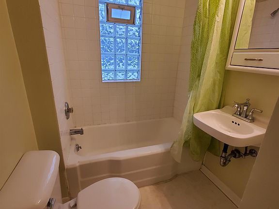 5th image of 1002 Lowry Ave N #E