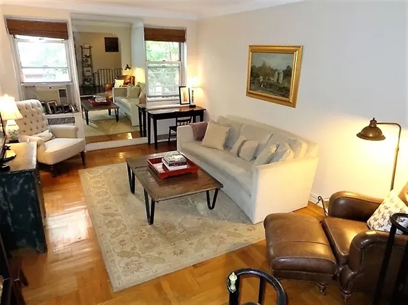 210 W 19th St APT 2A, New York, NY 10011