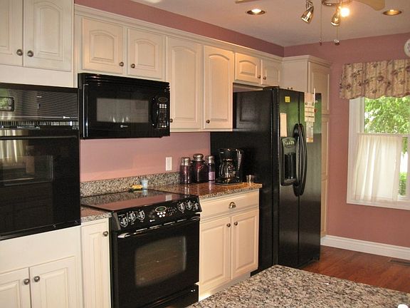 2nd image of 15 Shadybrook Dr