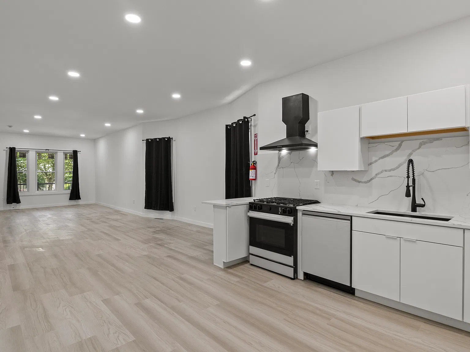 698 Prospect Ave — Photo 3