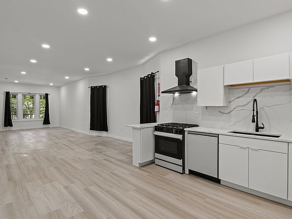 3rd image of 698 Prospect Ave #1