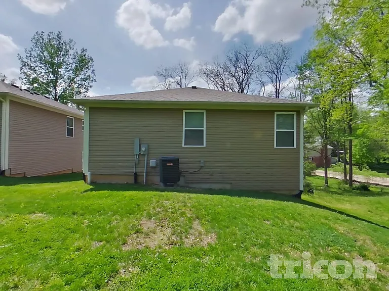 908 W Clinton St — Photo 15