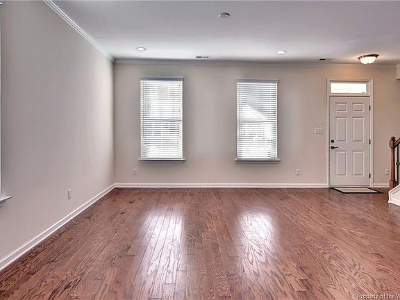 3rd image of 3954 Prospect St