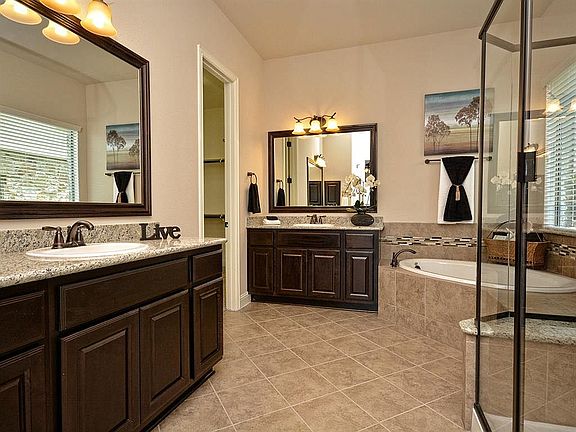 Master bath/spa.