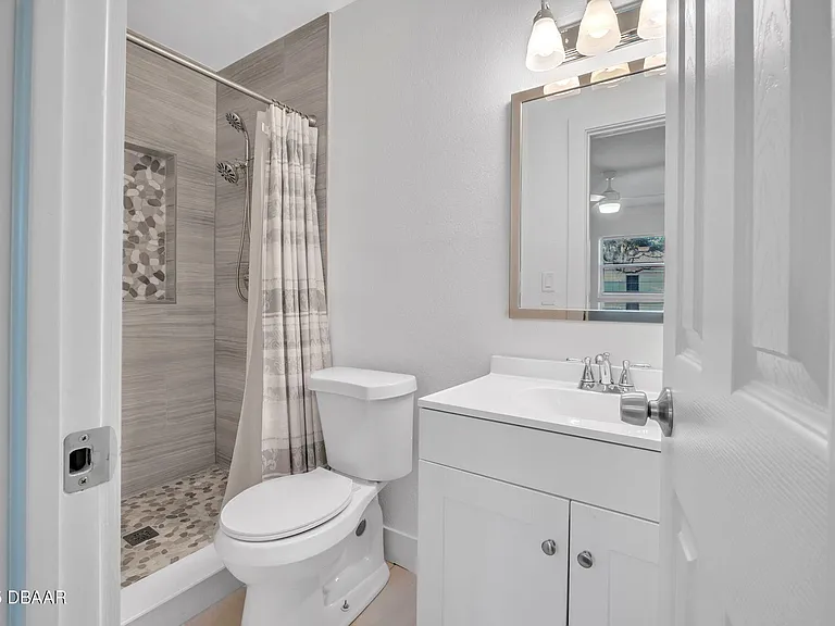 450 Lambert Ave — Photo 28