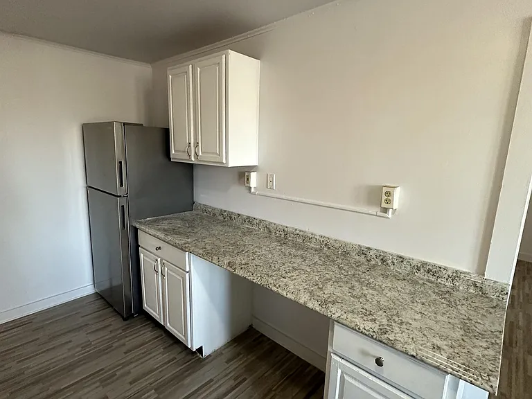 210 Derby Ave #C — Photo 10