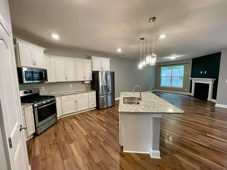 411 Lionel St — Photo 11