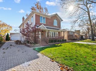 320 Hibbard Rd, Wilmette, IL 60091