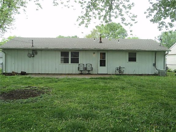 3rd image of 955 Walton Dr