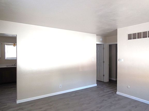 4th image of 1100 Arrowhead Dr #A