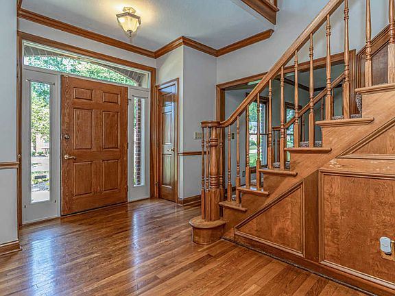 4th image of 1005 Egret Ct