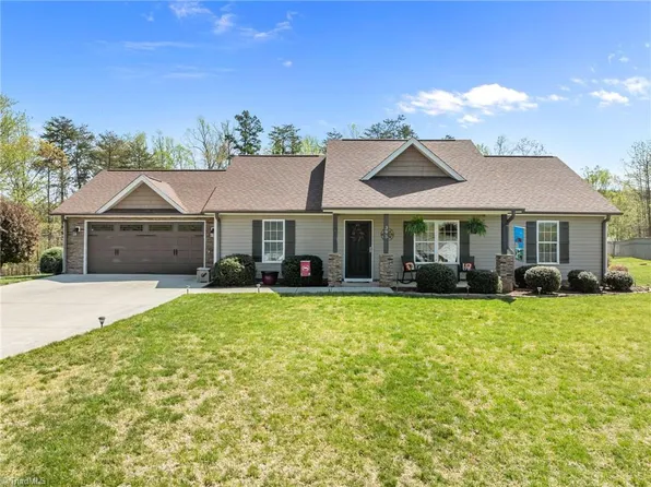 395 Twin Creeks Dr, Stokesdale, NC 27357