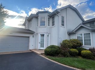 423 Florencia Pl, Melville, NY 11747