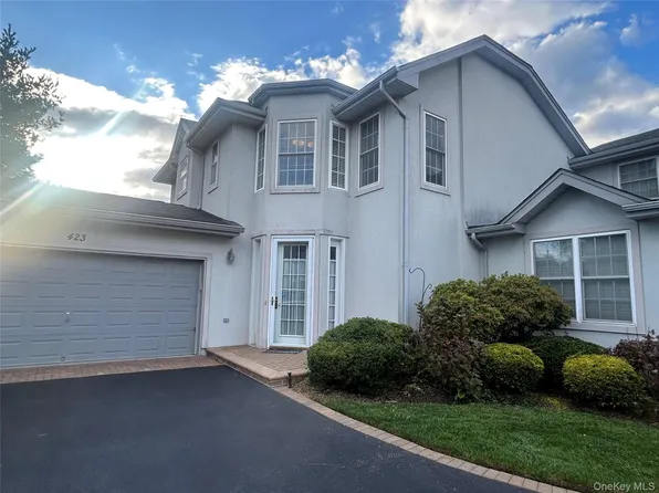423 Florencia Place, Melville, NY 11747