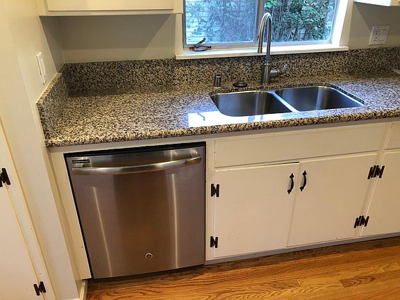5th image of 862 Cambridge Ave