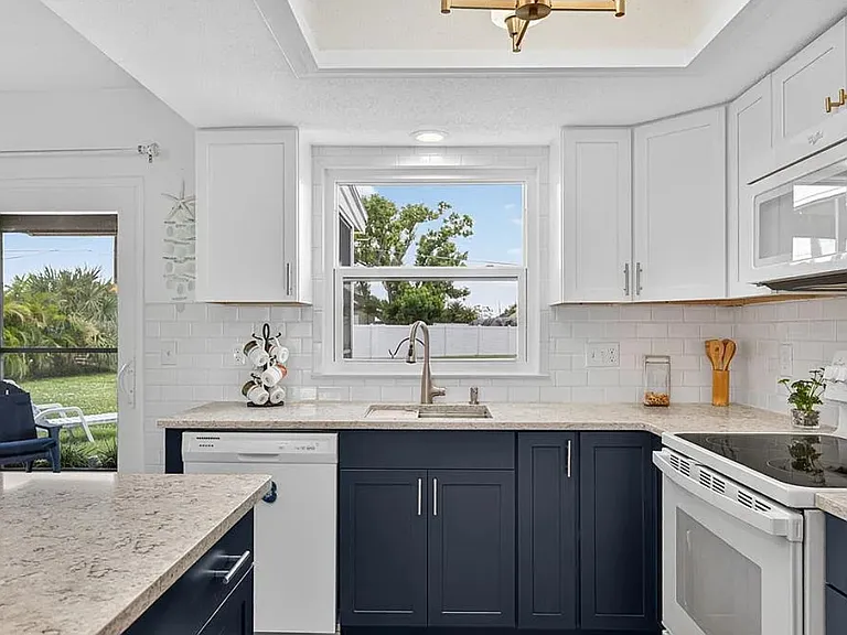 745 Kellstadt St NW — Photo 4